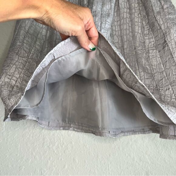 Hinge silver lined skirt 💗 EUC 💗 XS - Picture 4 of 7